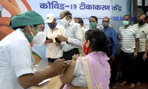 कोरोना अपडेट: देश में फिर धीमी हुई कोरोना की रफ्तार, पिछले 24 घंटों में आए 33 हजार 376 नए मामले कोरोना अपडेट: देश में फिर धीमी हुई कोरोना की रफ्तार, पिछले 24 घंटों में आए 33 हजार 376 नए मामले