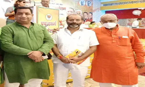 जब तिरंगा बन गए राजीव, राजेश और जय कमल जब तिरंगा बन गए राजीव, राजेश और जय कमल