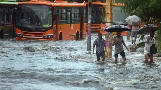 कल दिल्ली में जो हुआ और जो दो साल पहले पटना में हुआ और मुंबई में लगभग हर साल होता है