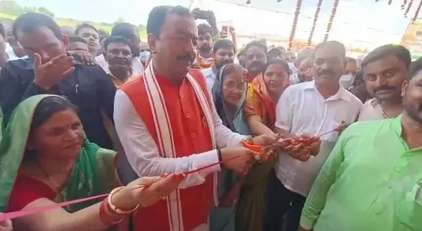 उपमुख्यमंत्री केशव प्रसाद मौर्य ने नए ब्लॉक भवन का किया शिलान्यास उपमुख्यमंत्री केशव प्रसाद मौर्य ने नए ब्लॉक भवन का किया शिलान्यास