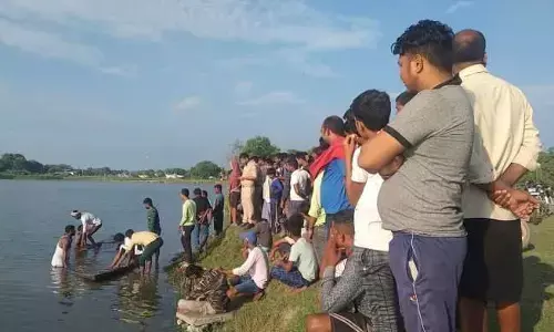 महिला का तालाब में तैरता मिला शव, लावारिश शव मिलने से इलाके में हडकम्प महिला का तालाब में तैरता मिला शव, लावारिश शव मिलने से इलाके में हडकम्प