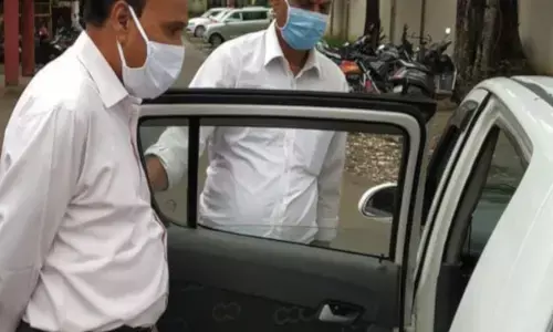 जज ने बीच सड़क पर ही सुनाया फैसला, फरियादी को अब 20 लाख रुपये की मिलेगी मुआवजा राशि जज ने बीच सड़क पर ही सुनाया फैसला, फरियादी को अब 20 लाख रुपये की मिलेगी मुआवजा राशि