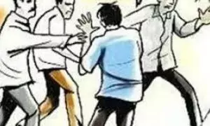 दो पक्षों में जमकर हुई मारपीट, 8 लोग घायल दो पक्षों में जमकर हुई मारपीट, 8 लोग घायल