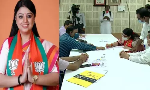 बंगाल उपचुनाव: भाजपा प्रत्याशी प्रियंका टिबरेवाल ने ममता बनर्जी के खिलाफ किया नामांकन बंगाल उपचुनाव: भाजपा प्रत्याशी प्रियंका टिबरेवाल ने ममता बनर्जी के खिलाफ किया नामांकन