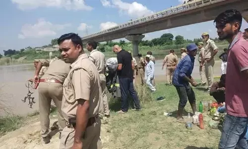 मुख्यमंत्री बीच में ही क्यों बदले जाते हैं?