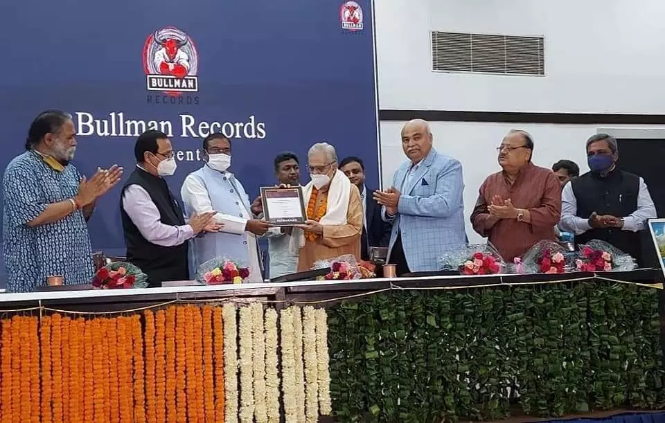 बुलमैन रिकार्ड्स ने देश के पत्रकार है हम गीत का किया जारी बुलमैन रिकार्ड्स ने देश के पत्रकार है हम गीत का किया जारी