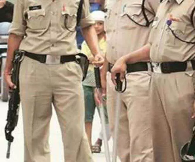 पुलिस हिरासत में युवक की मौत, 4 पुलिसकर्मी सस्पेंड पुलिस हिरासत में युवक की मौत, 4 पुलिसकर्मी सस्पेंड