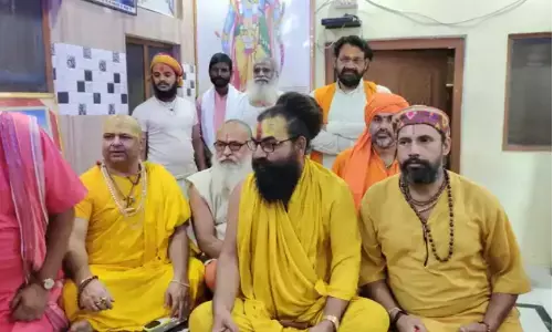 अयोध्या रामलीला में फ़िल्मी सितारों को लेकर संत समाज ने किया विरोध, जाने वजह अयोध्या रामलीला में फ़िल्मी सितारों को लेकर संत समाज ने किया विरोध, जाने वजह