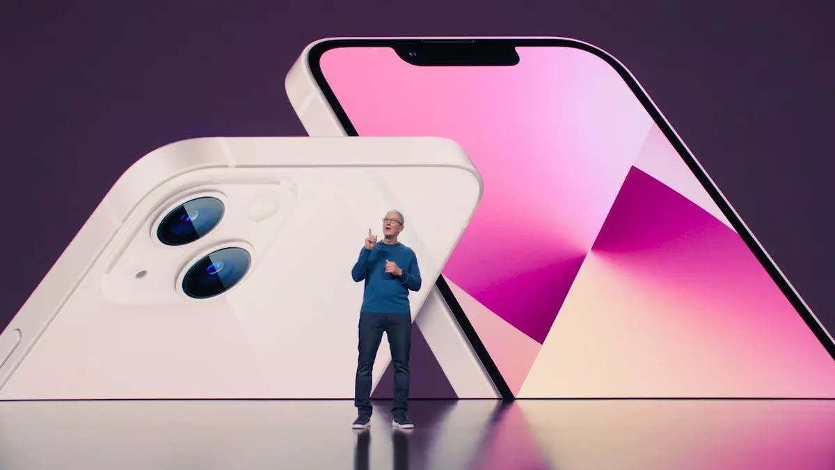 Apple ने लॉन्च किया iPhone 13, Watch Series 7 के नए डिजाइन से भी उठा पर्दा, जानिए- सबकुछ Apple ने लॉन्च किया iPhone 13, Watch Series 7 के नए डिजाइन से भी उठा पर्दा, जानिए- सबकुछ