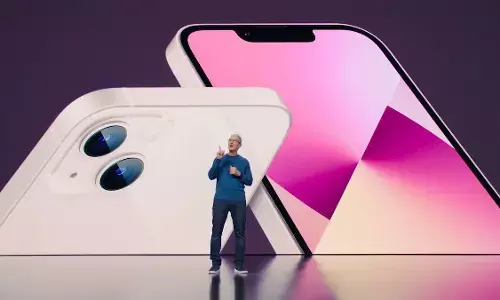 Apple ने लॉन्च किया iPhone 13, Watch Series 7 के नए डिजाइन से भी उठा पर्दा, जानिए- सबकुछ Apple ने लॉन्च किया iPhone 13, Watch Series 7 के नए डिजाइन से भी उठा पर्दा, जानिए- सबकुछ