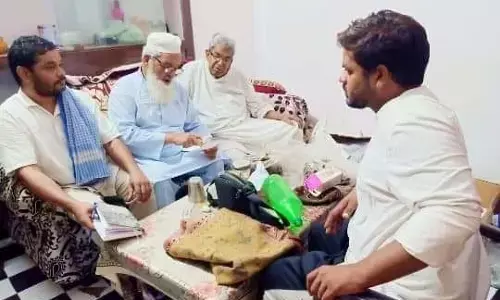 यूपी एटीएस द्वारा लखनऊ से उठाए गए आमिर जावेद के परिजनों से रिहाई मंच ने की मुलाक़ात, उठाए सवाल यूपी एटीएस द्वारा लखनऊ से उठाए गए आमिर जावेद के परिजनों से रिहाई मंच ने की मुलाक़ात, उठाए सवाल