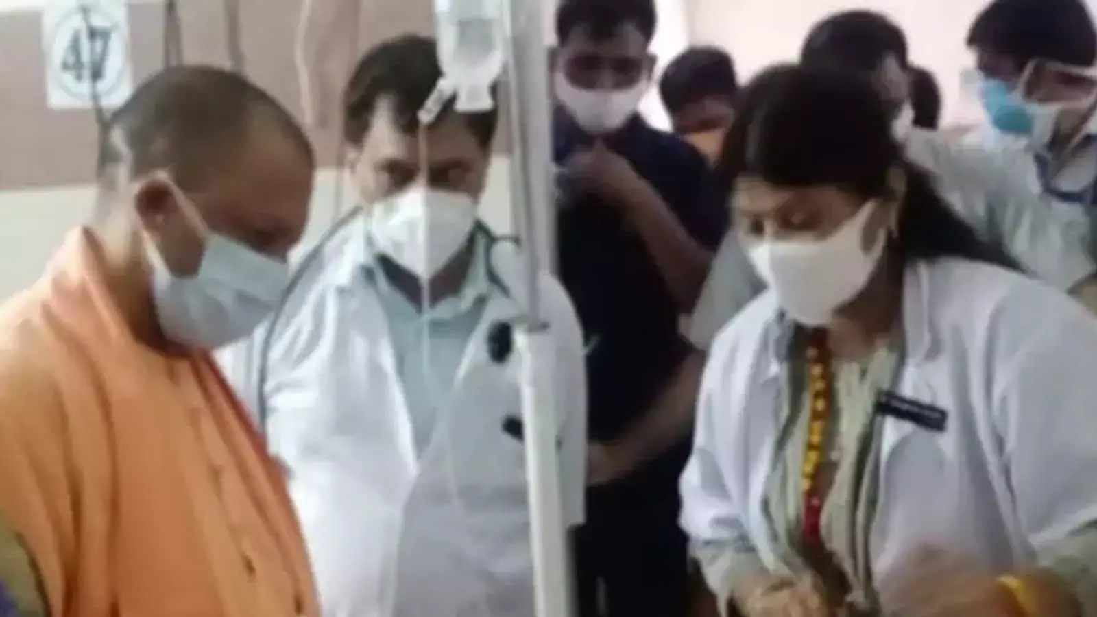 सीएम योगी के निर्देश पर 15 डाक्टरों की एक्सपर्ट टीम फिरोजाबाद पहुंची सीएम योगी के निर्देश पर 15 डाक्टरों की एक्सपर्ट टीम फिरोजाबाद पहुंची