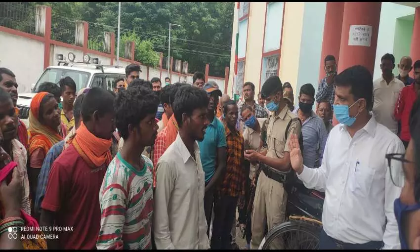 कार्य संस्कृति के साथ कार्यों का निष्पादन करे : डीएम कार्य संस्कृति के साथ कार्यों का निष्पादन करे : डीएम