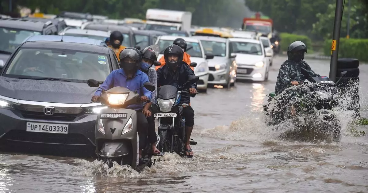 यूपी में लगातार हो रही बारिश ने मचाई तबाही, 15 लोगों की मौत, 2 दिन स्कूल-कॉलेज बंद रखने का आदेश