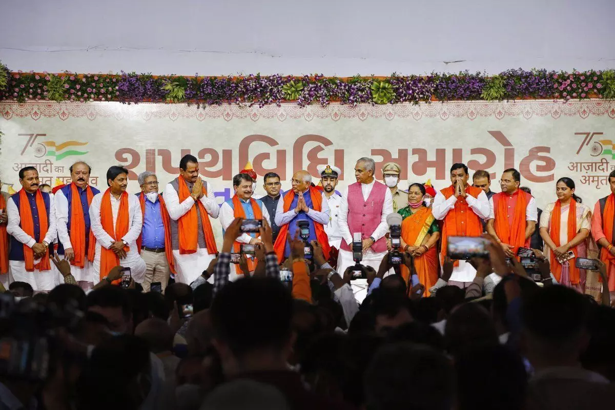 गुजरात : सीएम भूपेंद्र पटेल ने गृह समेत इन विभागों को अपने पास रखा, पढ़ें- किसे मिला कौन सा मंत्रालय गुजरात : सीएम भूपेंद्र पटेल ने गृह समेत इन विभागों को अपने पास रखा, पढ़ें- किसे मिला कौन सा मंत्रालय