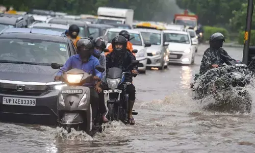 यूपी में लगातार हो रही बारिश ने मचाई तबाही, 15 लोगों की मौत, 2 दिन स्कूल-कॉलेज बंद रखने का आदेश यूपी में लगातार हो रही बारिश ने मचाई तबाही, 15 लोगों की मौत, 2 दिन स्कूल-कॉलेज बंद रखने का आदेश