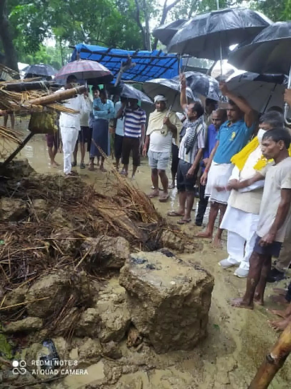 तेज़ हवा व मूसलाधार बारिश से मिट्टी की दीवार गिरी, पिता पुत्र की मलबे में दबकर हुई मौत