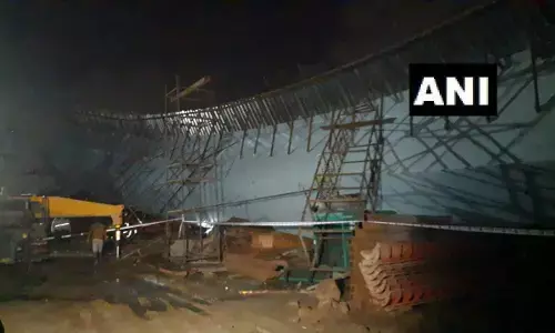 मुंबई में बड़ा हादसा, बांद्रा कुर्ला में निर्माणाधीन पुल गिरा, 13 घायल, रेस्क्यू ऑपरेशन जारी मुंबई में बड़ा हादसा, बांद्रा कुर्ला में निर्माणाधीन पुल गिरा, 13 घायल, रेस्क्यू ऑपरेशन जारी