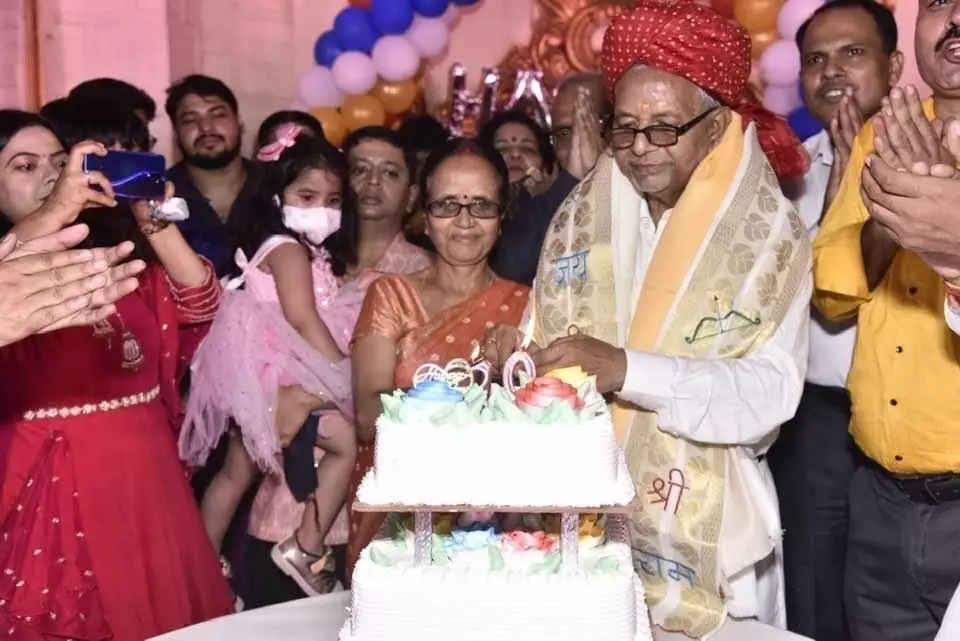 धूमधाम से मनाया गया सुभास पार्टी के राष्ट्रीय अध्यक्ष अशोक श्रीवास्तव का जन्मदिन
