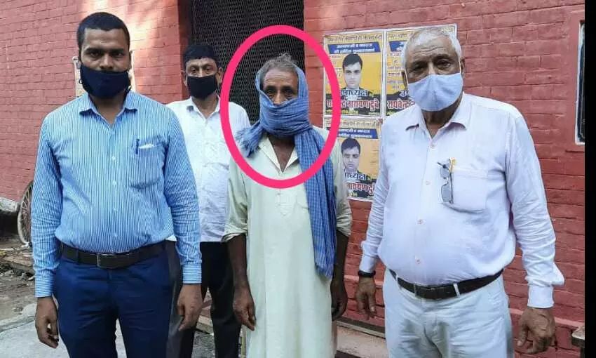 चर्चित बलिया खाद्यान्न 45 लाख घोटाले के दूसरा आरोपी कोटेदार को ईओडब्लू की टीम ने किया गिरफ्तार चर्चित बलिया खाद्यान्न 45 लाख घोटाले के दूसरा आरोपी कोटेदार को ईओडब्लू की टीम ने किया गिरफ्तार