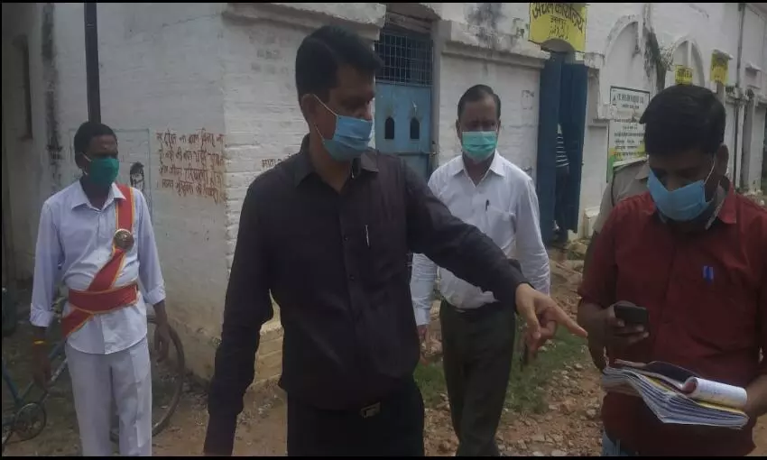 अंचल कार्यालय जमालपुर का औचक निरीक्षण बिचौलिया पकड़ाया अंचल कार्यालय जमालपुर का औचक निरीक्षण बिचौलिया पकड़ाया