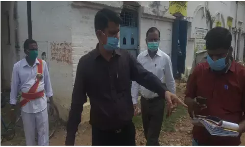 अंचल कार्यालय जमालपुर का औचक निरीक्षण बिचौलिया पकड़ाया अंचल कार्यालय जमालपुर का औचक निरीक्षण बिचौलिया पकड़ाया