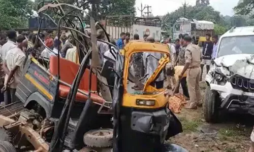 छत्तीसगढ़ में बड़ा हादसा: कोंडागांव में ऑटो-कार की टक्कर, एक ही परिवार के 9 लोगों की मौत छत्तीसगढ़ में बड़ा हादसा: कोंडागांव में ऑटो-कार की टक्कर, एक ही परिवार के 9 लोगों की मौत