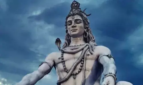भगवान शिव अपने गले में एक सांप क्यों पहनते हैं? भगवान शिव अपने गले में एक सांप क्यों पहनते हैं?