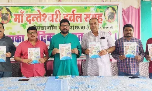 मां दंतेश्वरी हर्बल कोंडागांव पहुंचे आयुष मंत्रालय भारत सरकार के सदस्य, तथा आयुर्वेदिक चिकित्सक संघ के अध्यक्ष मां दंतेश्वरी हर्बल कोंडागांव पहुंचे आयुष मंत्रालय भारत सरकार के सदस्य, तथा आयुर्वेदिक चिकित्सक संघ के अध्यक्ष