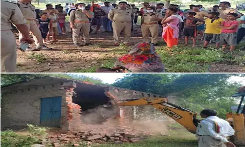 न्यायालय के आदेश पर एसडीएम ने अवैध निर्माण को ढहाया