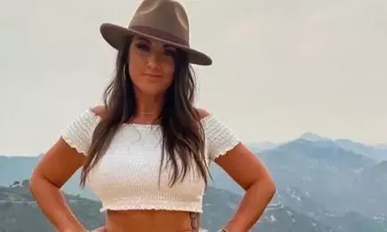 लॉकडाउन में पैसों के लिए एडल्ट साइट पर न्यूड फोटोज बेचने लगी टीचर, अब महीने में कमाती है 73 लाख रुपये!