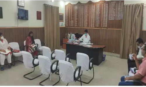 योग्य लाभार्थियों तक पहुंचे खाद्यान्न: डीएम योग्य लाभार्थियों तक पहुंचे खाद्यान्न: डीएम