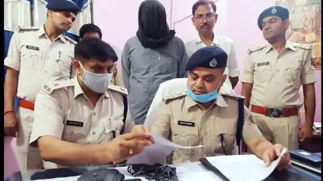 युवती का यौन शोषण करने के लिए युवक बना नकली IPS अफसर, हिस्ट्री खंगाल गई तो पुलिस भी हो गई हैरान