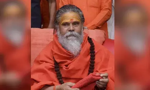 महंत नरेंद्र गिरि के उत्तराधिकारी का आज संत करेंगे राजतिलक, आखिर कौन संभालेंगा बाघंबरी मठ की गद्दी? महंत नरेंद्र गिरि के उत्तराधिकारी का आज संत करेंगे राजतिलक, आखिर कौन संभालेंगा बाघंबरी मठ की गद्दी?