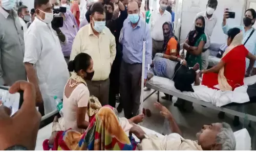 अतुल गर्ग ने किया एमएमजी अस्पताल का औचिक निरीक्षण अतुल गर्ग ने किया एमएमजी अस्पताल का औचिक निरीक्षण