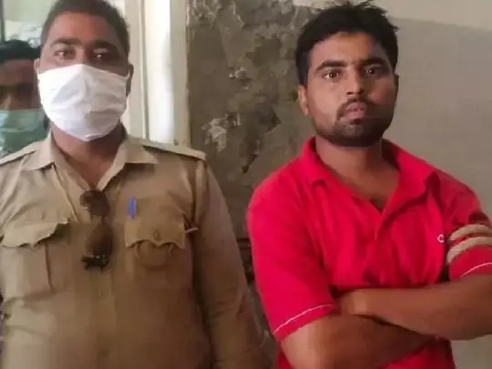 चलती बस में रेप करने वाला गिरफ्तार, दूसरे आरोपी की तलाश जारी चलती बस में रेप करने वाला गिरफ्तार, दूसरे आरोपी की तलाश जारी