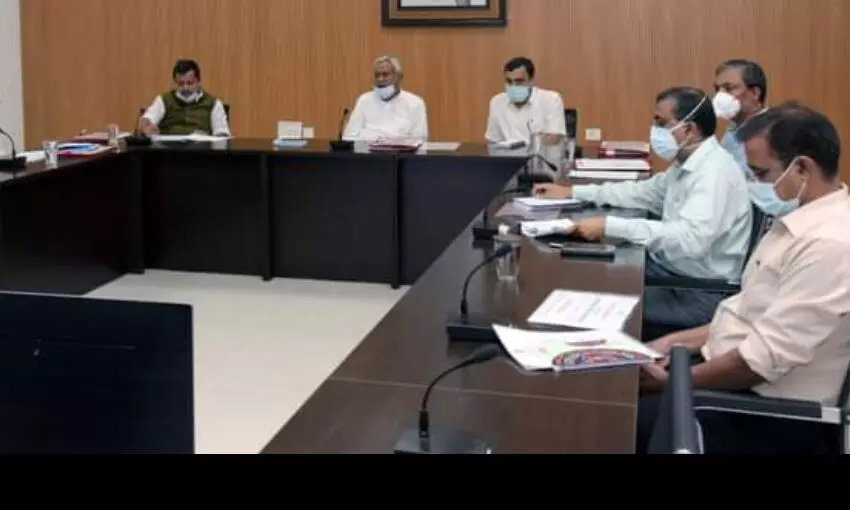 लंवित योजनाओं को समय पर पूरा करें: नीतीश कुमार लंवित योजनाओं को समय पर पूरा करें: नीतीश कुमार