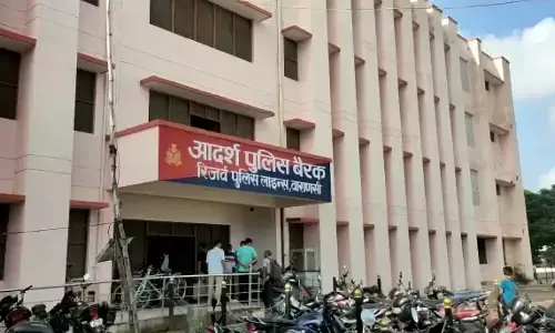 पुलिस लाइन के बैरक में सीढ़ी के सहारे लटकता मिला आरक्षी का शव, आत्महत्या से पुलिस लाइन में मचा हड़कंप पुलिस लाइन के बैरक में सीढ़ी के सहारे लटकता मिला आरक्षी का शव, आत्महत्या से पुलिस लाइन में मचा हड़कंप