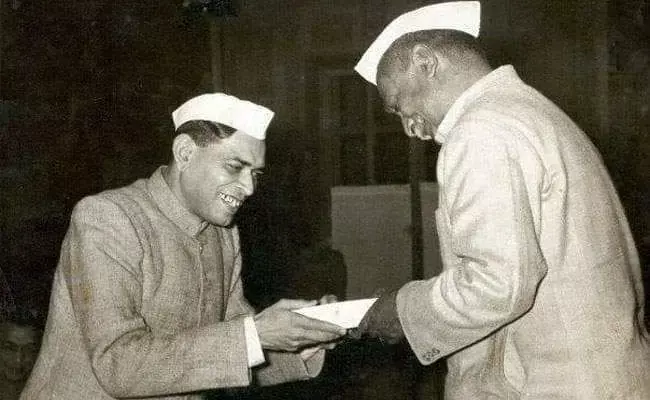 जन्मदिन विशेष: भागलपुर से रागात्मक रिश्ता रहा रामधारी सिंह दिनकर का, उनके दुःख दर्द लिखने, उनकी पीड़ा... जन्मदिन विशेष: भागलपुर से रागात्मक रिश्ता रहा रामधारी सिंह दिनकर का, उनके दुःख दर्द लिखने, उनकी पीड़ा...