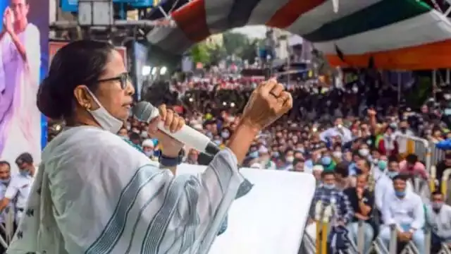 ममता ने भवानीपुर में की भावुक अपील- अब पराजित हुई तो.... ममता ने भवानीपुर में की भावुक अपील- अब पराजित हुई तो....