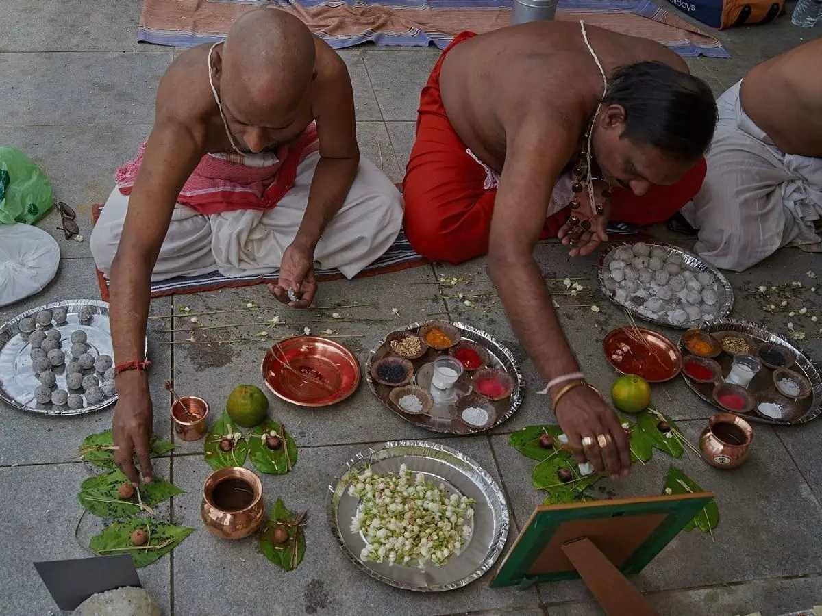 6 अक्टूबर तक पितृपक्ष, अगर पुत्र नहीं है तो इस तिथि में करें श्राद्ध 6 अक्टूबर तक पितृपक्ष, अगर पुत्र नहीं है तो इस तिथि में करें श्राद्ध