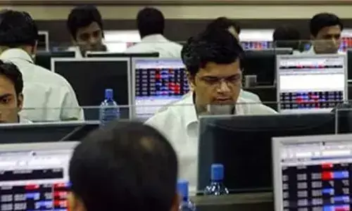 Share Market : वैश्विक बाजारों में तेजी, सेंसेक्स 500 से ज्यादा अंक उछला, Axis Bank के शेयर 2% बढ़े