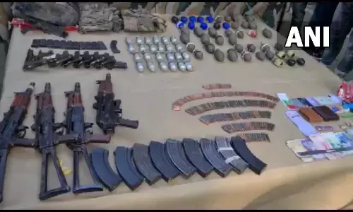 Jammu & Kashmir : उड़ी में तीन आतंकी ढेर, भारी मात्रा में हथियार और गोला-बारूद बरामद