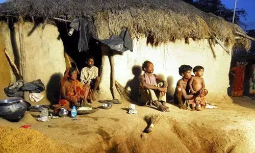 प्रसिद्ध हिंदी साहित्यकार राजेंद्र यादव ने जातिवाद पर लिखा था : पिछड़े वर्ग, वर्ण-व्यवस्था में आधारभूत बदलाव नहीं लाएँगे- उनका ध्येय सिर्फ सत्ता में सम्मानजनक हिस्सेदारी है प्रसिद्ध हिंदी साहित्यकार राजेंद्र यादव ने जातिवाद पर लिखा था : पिछड़े वर्ग, वर्ण-व्यवस्था में आधारभूत बदलाव नहीं लाएँगे- उनका ध्येय सिर्फ सत्ता में सम्मानजनक हिस्सेदारी है