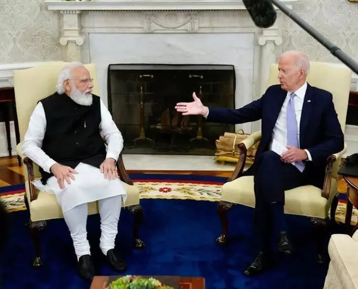 PM Modi US Visit : व्हाइट हाउस में बाइडेन से मिले पीएम मोदी, अमेरिकी राष्ट्रपति बोले- दोनों देशों के मजबूत रिश्तों के लिए प्रतिबद्ध PM Modi US Visit : व्हाइट हाउस में बाइडेन से मिले पीएम मोदी, अमेरिकी राष्ट्रपति बोले- दोनों देशों के मजबूत रिश्तों के लिए प्रतिबद्ध