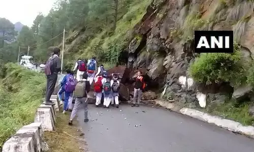 उत्तराखंड: आज सुबह भूस्खलन के बाद चमोली जिले में सैलंग और जोशीमठ के बीच बदरीनाथ राष्ट्रीय राजमार्ग हुआ ब्लॉक उत्तराखंड: आज सुबह भूस्खलन के बाद चमोली जिले में सैलंग और जोशीमठ के बीच बदरीनाथ राष्ट्रीय राजमार्ग हुआ ब्लॉक