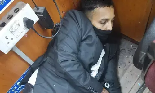 बड़ी खबर दिल्ली में गेंगवार: रोहिणी कोर्ट के बाहर फायरिंग में चार लोगों की मौत, मचा हड़कंप, देखिये तस्वीर और वीडियो बड़ी खबर दिल्ली में गेंगवार: रोहिणी कोर्ट के बाहर फायरिंग में चार लोगों की मौत, मचा हड़कंप, देखिये तस्वीर और वीडियो