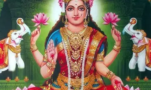 मां लक्ष्मी की कृपा पाने के लिए पहने इस रंग के कपड़े मां लक्ष्मी की कृपा पाने के लिए पहने इस रंग के कपड़े