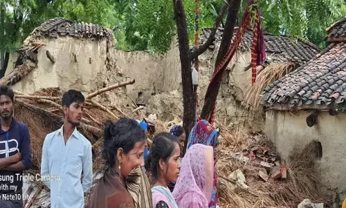 बारिश के चलते हादसा: कच्चे मकान की दीवार गिरी, मलबे में दबकर भाई की मौत, बहन घायल बारिश के चलते हादसा: कच्चे मकान की दीवार गिरी, मलबे में दबकर भाई की मौत, बहन घायल