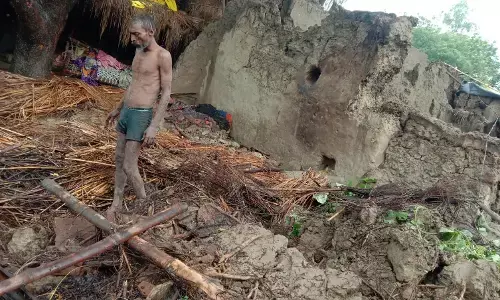 घर गिरी से नानी नातिन समेत दो की मौत, आधा दर्जन घायल घर गिरी से नानी नातिन समेत दो की मौत, आधा दर्जन घायल